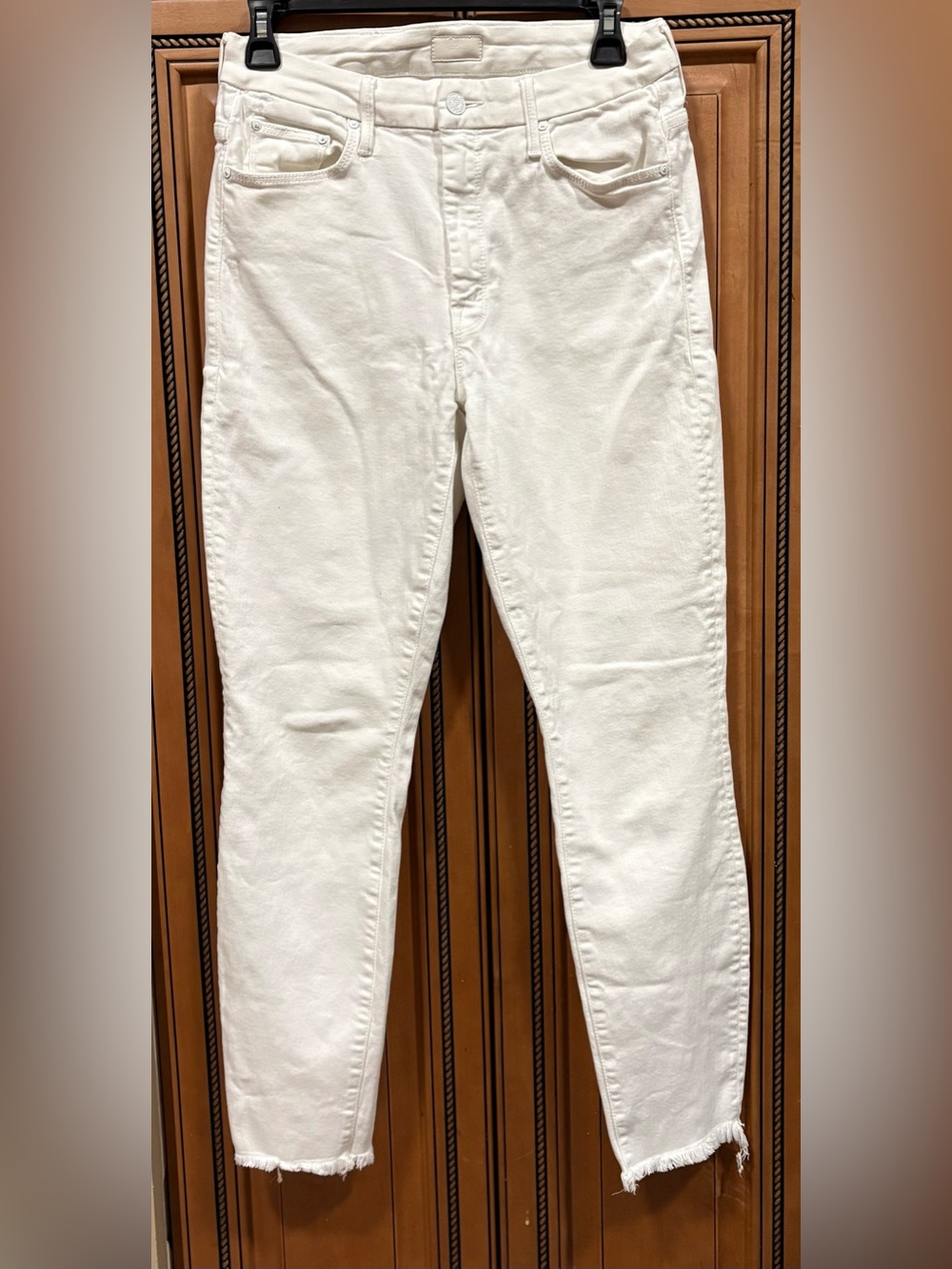 MOTHER High Waisted Looker Ankle Fray White Jeans. Size 28